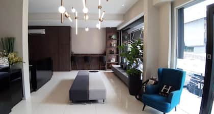 The Square Hotel