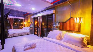 Suite | Desk, blackout drapes, rollaway beds, free WiFi