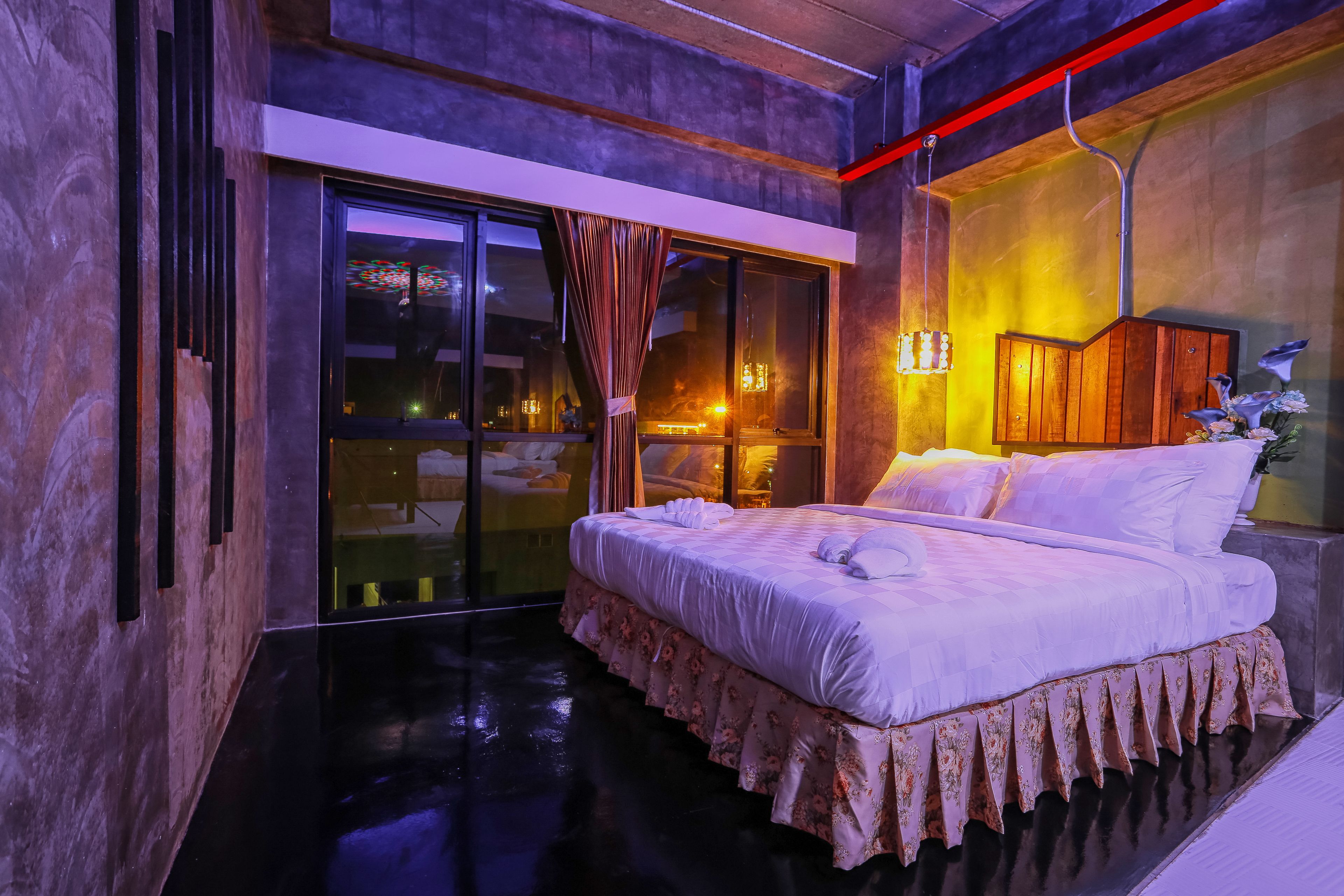 suite | desk, blackout curtains, rollaway beds, free wifi