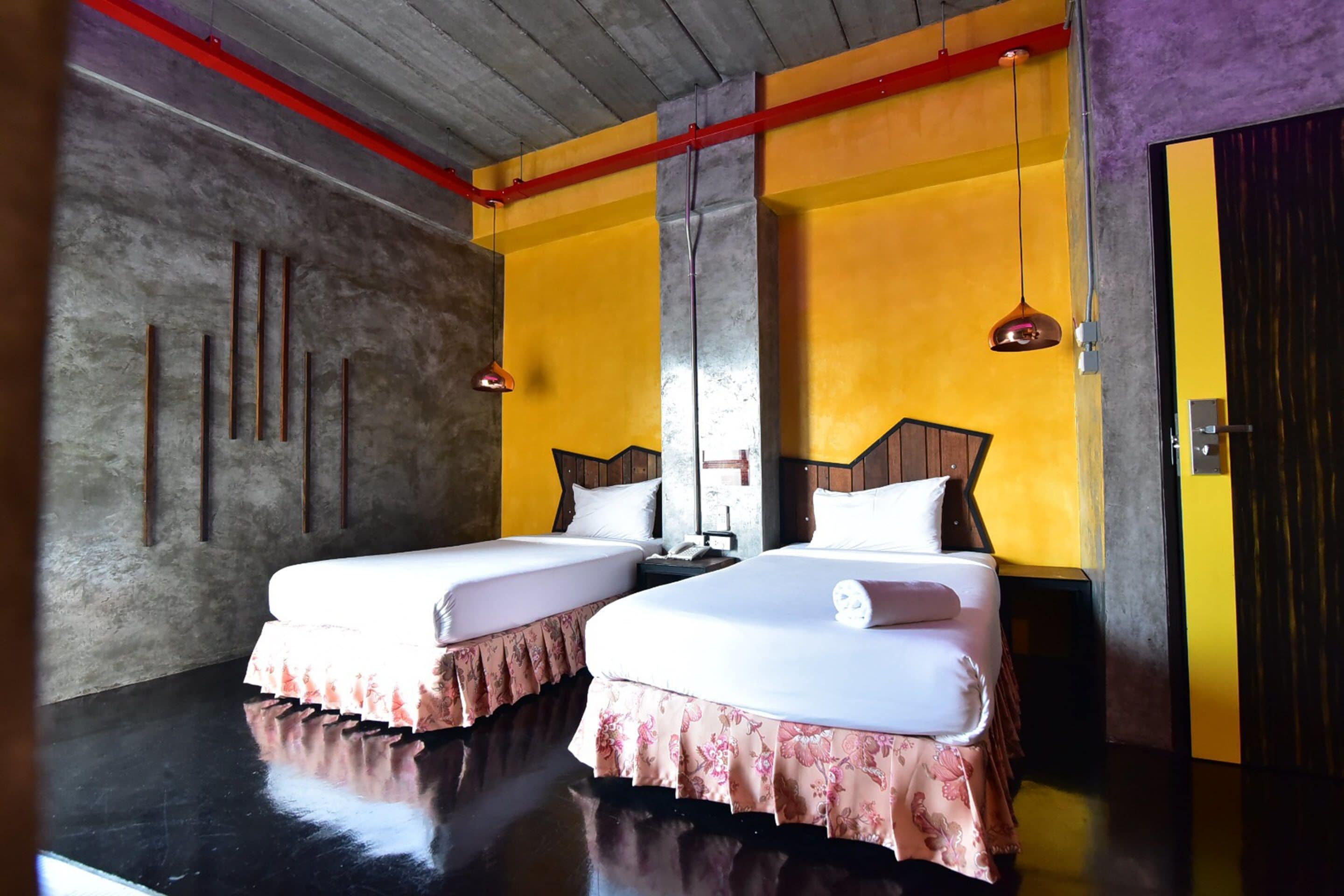 deluxe twin room | desk, blackout curtains, rollaway beds, free wifi