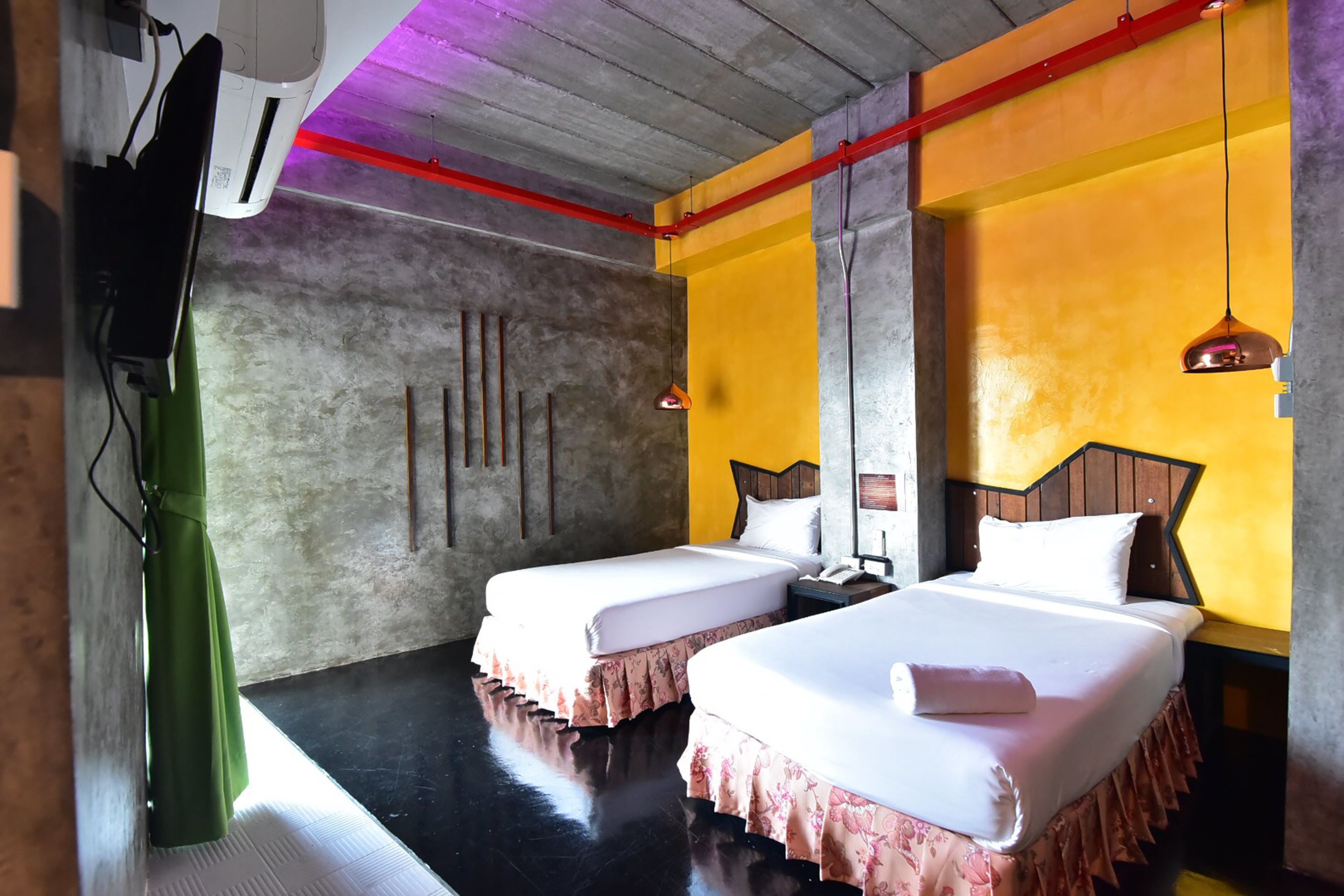 deluxe twin room | desk, blackout curtains, rollaway beds, free wifi