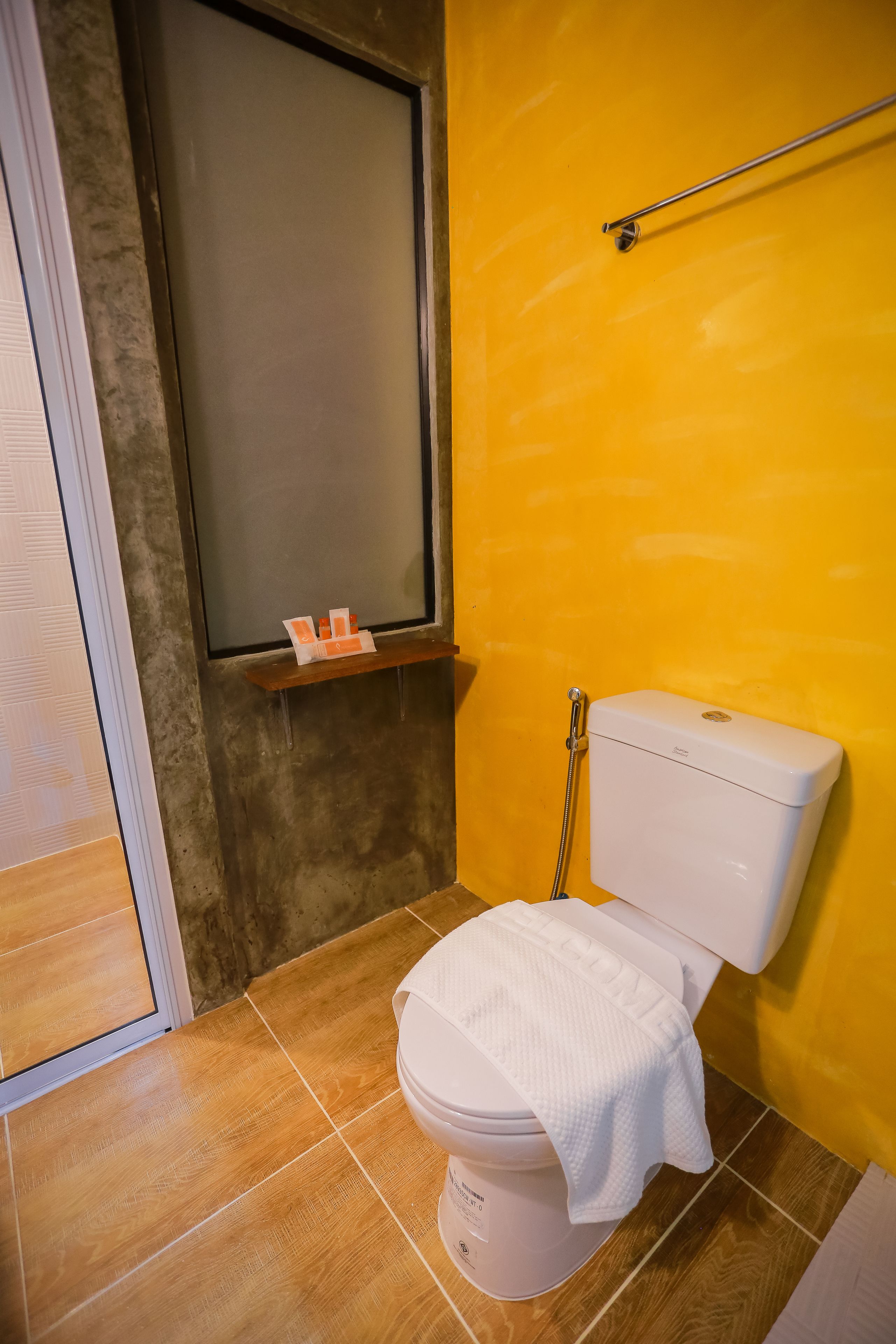 deluxe double room | bathroom | shower, rainfall showerhead, free toiletries, hair dryer