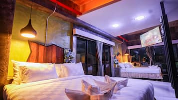 Suite | Desk, blackout drapes, rollaway beds, free WiFi