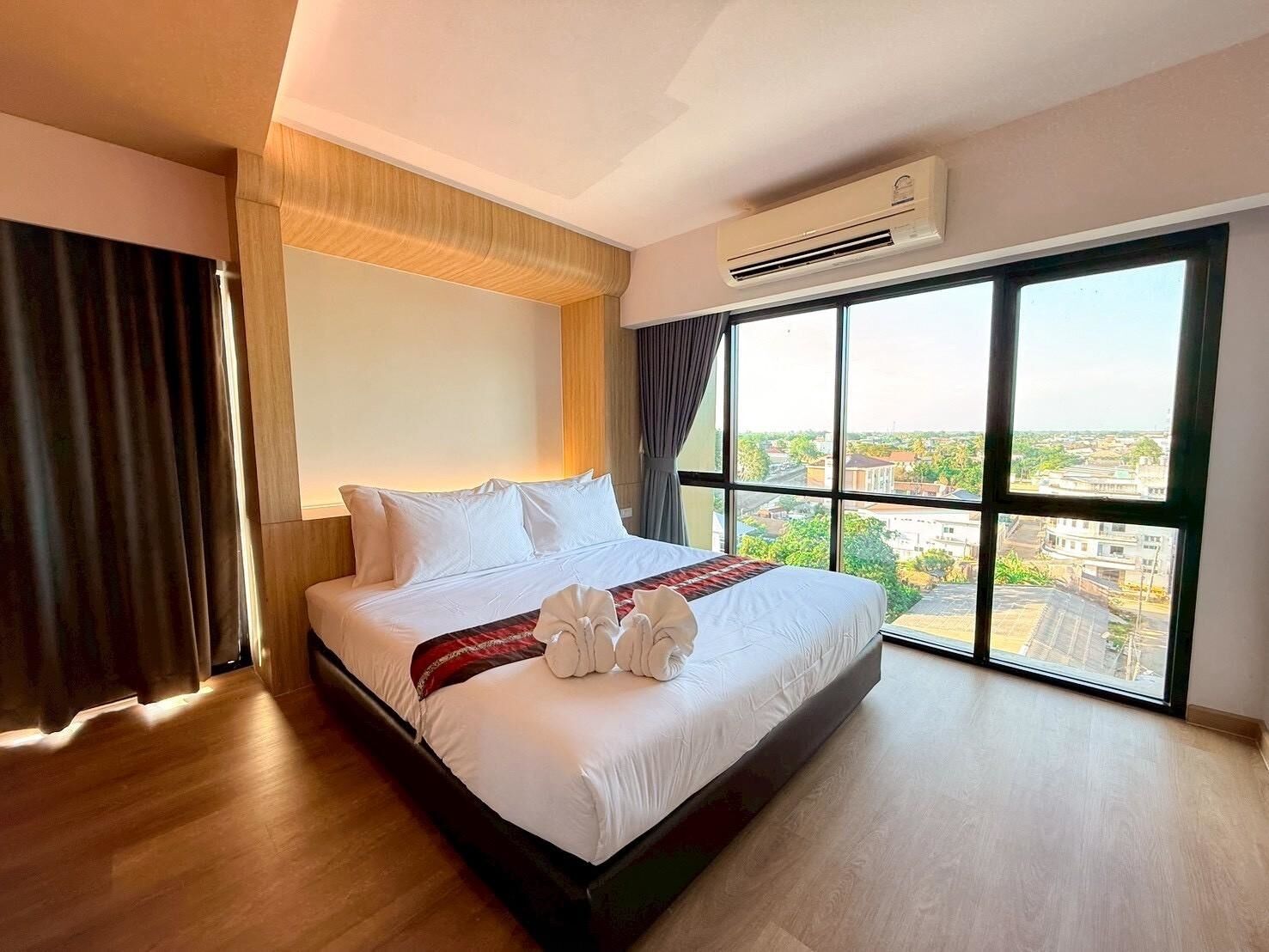 ห้องสวีท | โต๊ะทำงาน, ผ้าม่านกันแสง, เตียงเสริม/เปล, Wi-Fi ฟรี