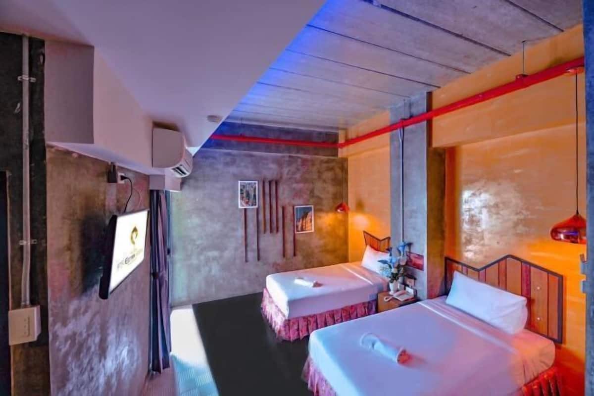 Desk, blackout drapes, rollaway beds, free WiFi