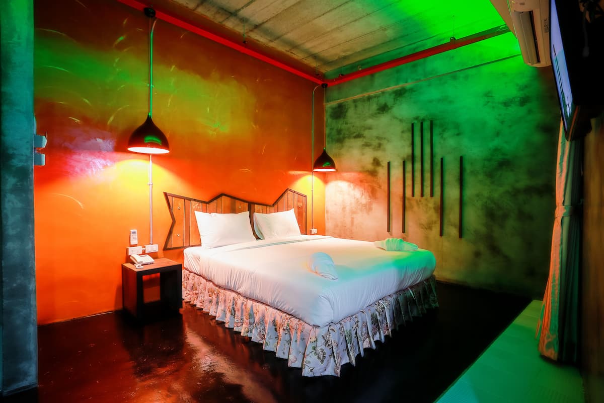 Deluxe Double Room | Desk, blackout drapes, rollaway beds, free WiFi