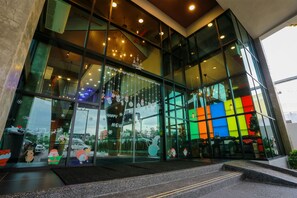 Front of property - evening/night - PS Extra Hotel (Hat Yai)