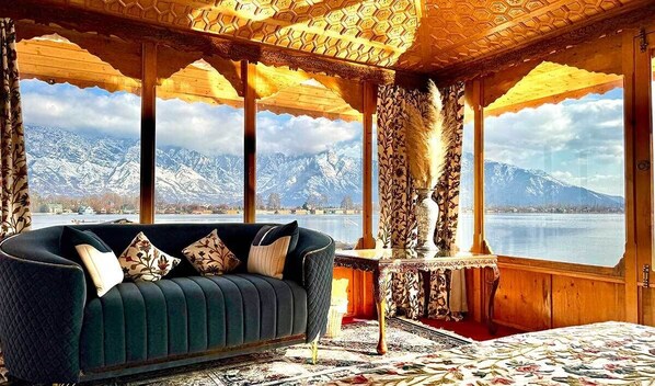 Luxury Room | 1 bedroom, desk, iron/ironing board, free WiFi - New Jacquline Heritage Houseboats Nigeen Lake (Srinagar)