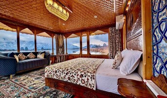 Quarto superluxo | 1 quarto, escrivaninha, ferros/tábuas de passar roupa, Wi-Fi de cortesia