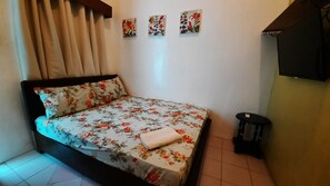 ベーシック ダブルルーム | 客室ごとに異なる装飾、客室ごとに異なるインテリア、デスク、ノートパソコン用作業スペース