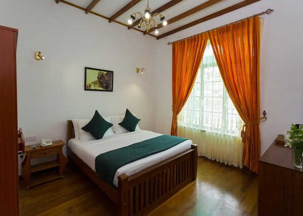 Dobbeltrom – deluxe, ikke-røyk, fjellutsikt | Skrivebord, ekstrasenger (mot et tillegg) og wi-fi (inkludert)