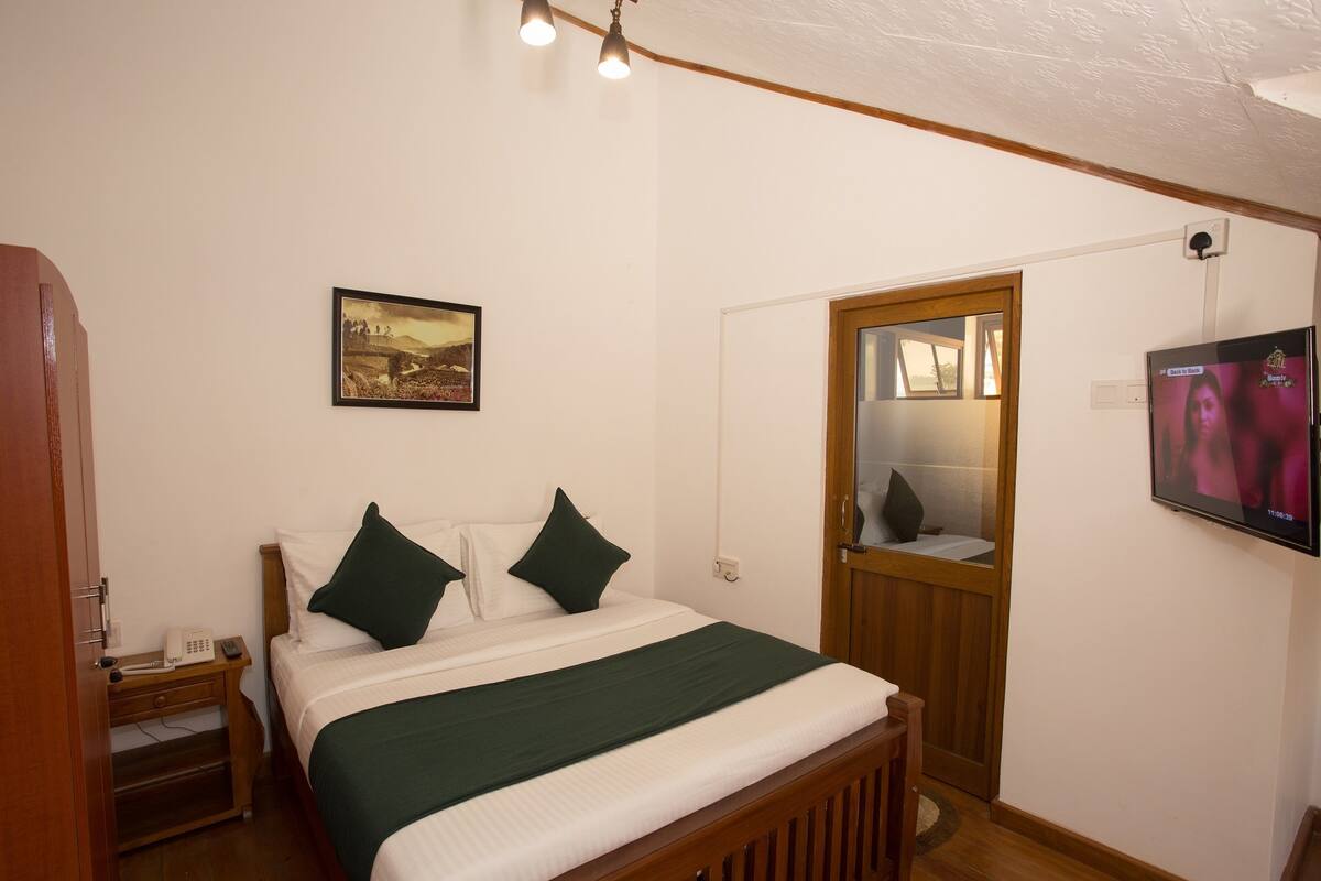 Romantic Double Room, Lake View | Desk, rollaway beds, free WiFi