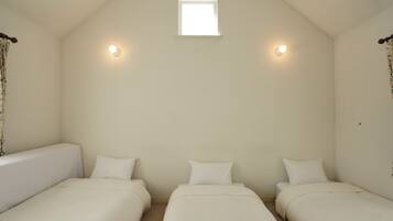 Chambre Triple, salle de bains privée