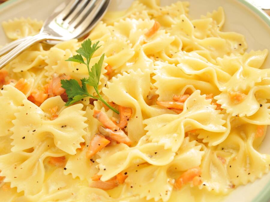 Pasta med laks og persille.