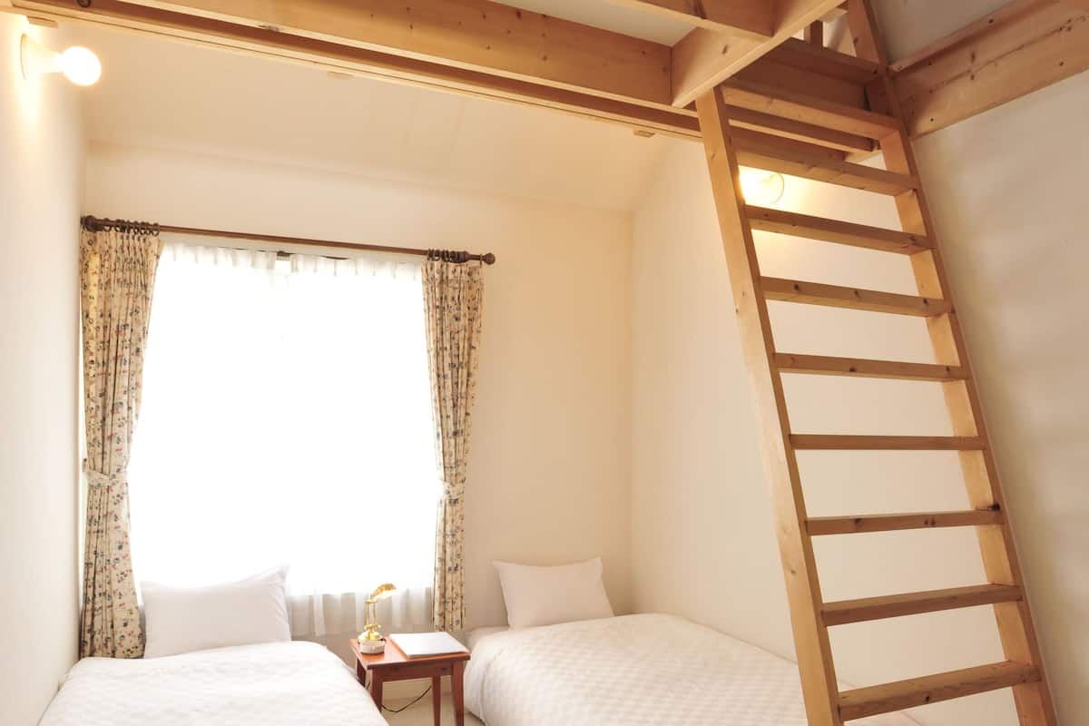 Chambre avec lits jumeaux, salle de bains privée (Loft ) | Wi-Fi gratuit