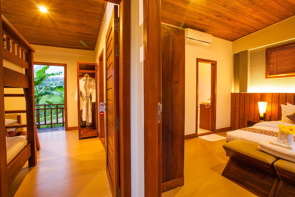 Family Villa | Minibar, in-room safe, desk, blackout drapes