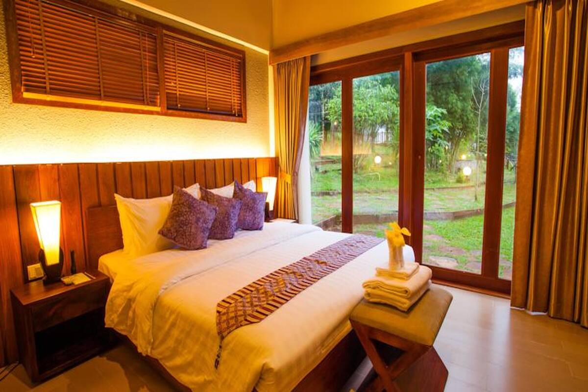 superior twin room | minibar, in-room safe, desk, blackout curtains