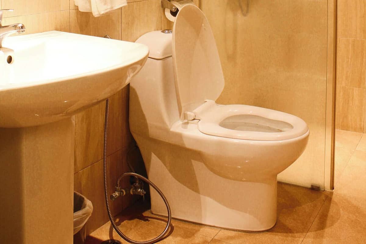 deluxe double room, 1 queen bed | minibar, in-room safe, blackout curtains