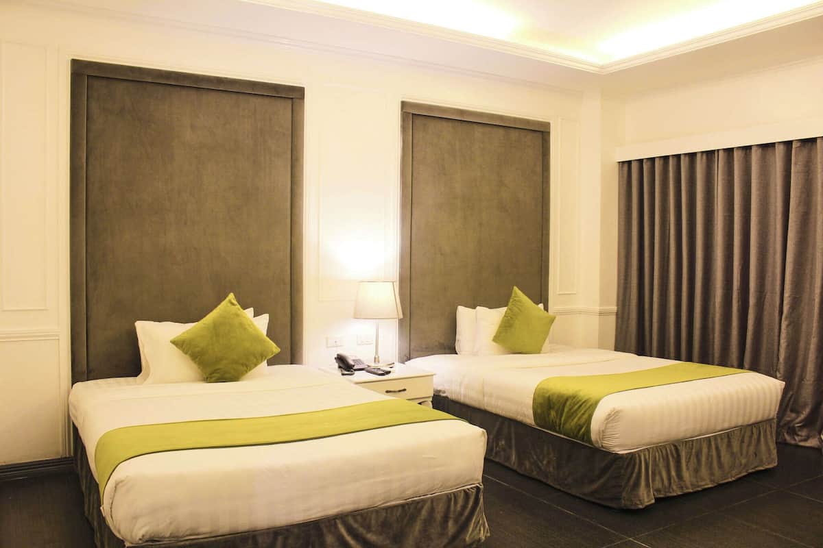 Deluxe Twin Room, 2 Katil Kelamin (Double) | Peti besi dalam bilik, langsir/tirai gelap terus, cadar katil