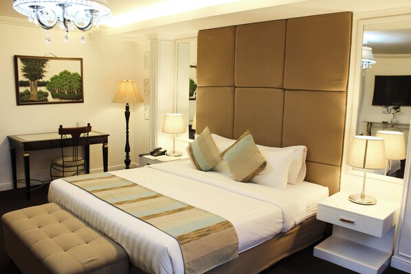 Executive-huone | Tallelokero huoneessa, pimennysverhot, vuodevaatteet