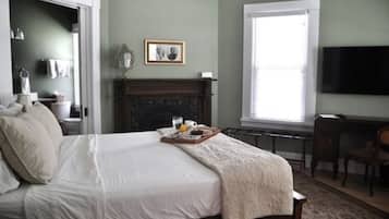 Room, Private Bathroom (Queen Bed) | 1 bedroom, individually decorated, individually furnished, desk