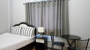 Deluxe Room | Living area
