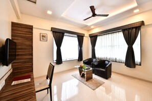 Familiesuite, 1 dobbeltseng | Skrivebord, skrivebord for bærbar PC, lydisolert og strykejern/-brett