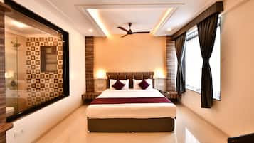 Executive Double Room | 1 bedroom, desk, laptop workspace, soundproofing