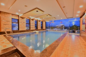Una piscina techada