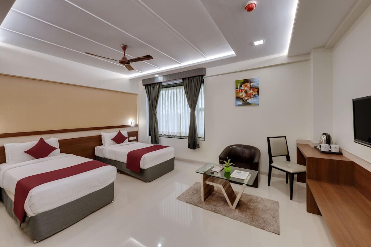 Executive Double Room | 1 bedroom, desk, laptop workspace, soundproofing