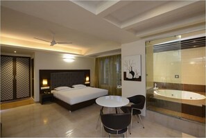 Luxury Double Room, 1 Bedroom, Smoking, Jetted Tub | Premium bedding, in-room safe, desk, iron/ironing board