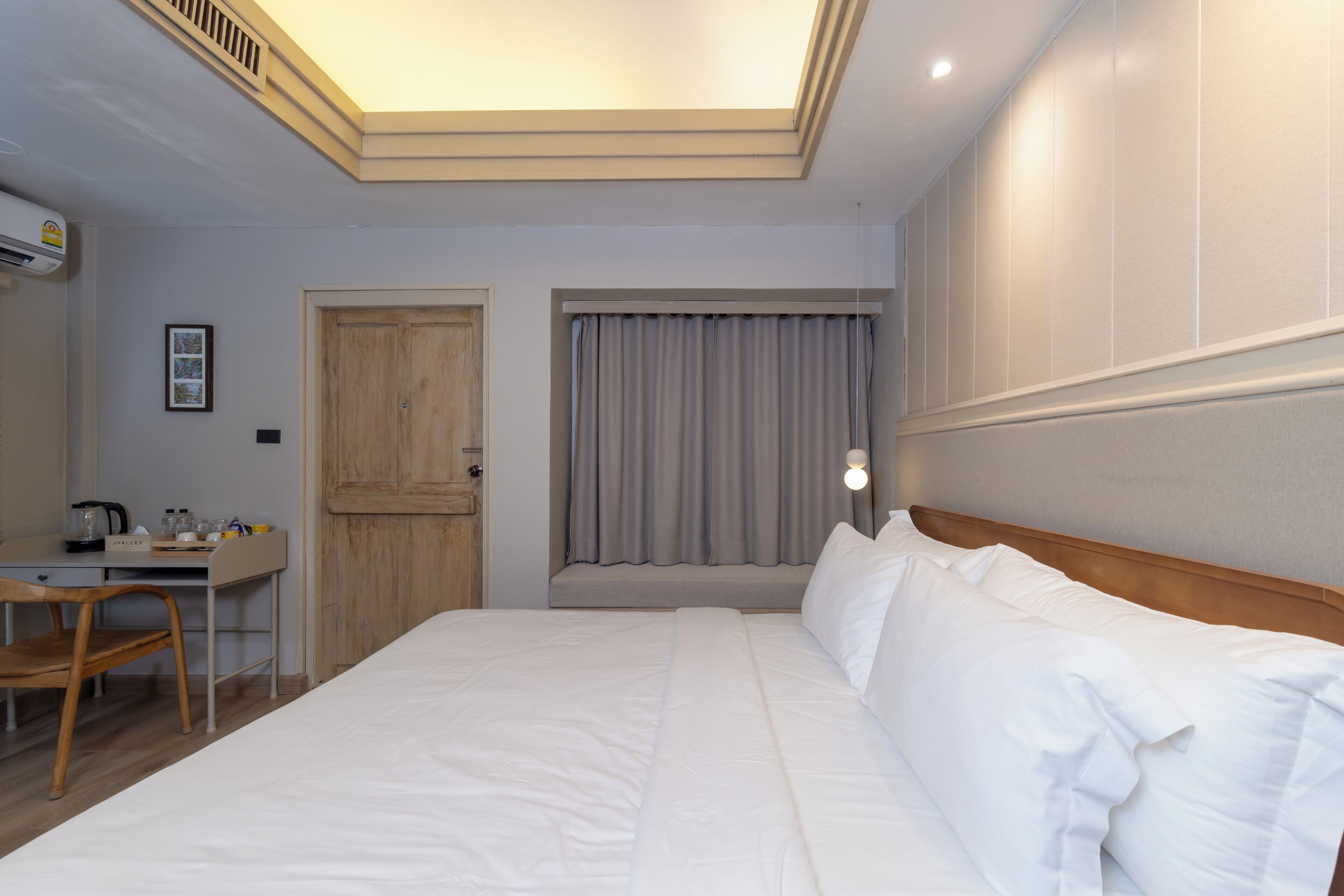 Phòng Deluxe | Minibar, bàn, truy cập Internet không dây, bộ trải giường 