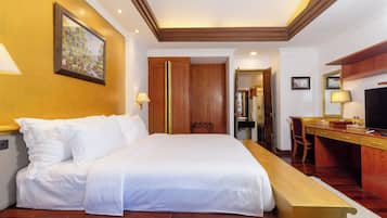 Minibar, desk, WiFi, bed sheets
