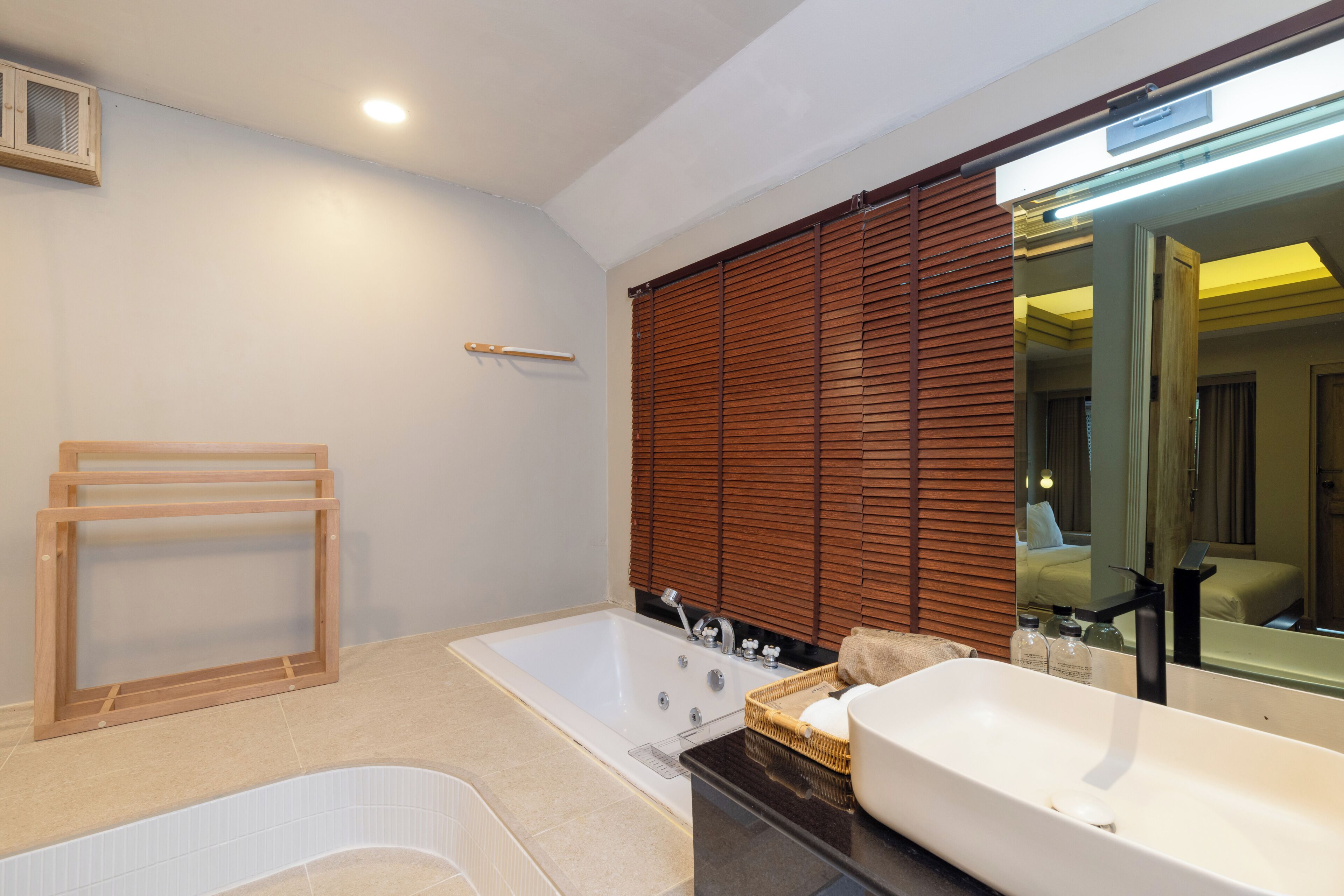 Phòng Deluxe | Phòng tắm | Buồng tắm vòi sen, đồ dùng nhà tắm miễn phí, máy sấy tóc 