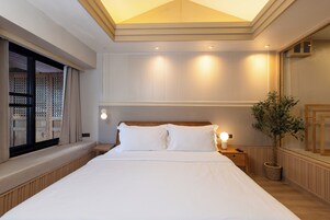 Minibar, escritorio, wifi y ropa de cama