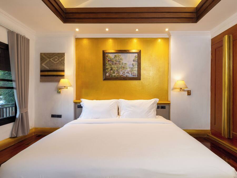 Deluxe Mountain View | Minibar, desk, WiFi, bed sheets