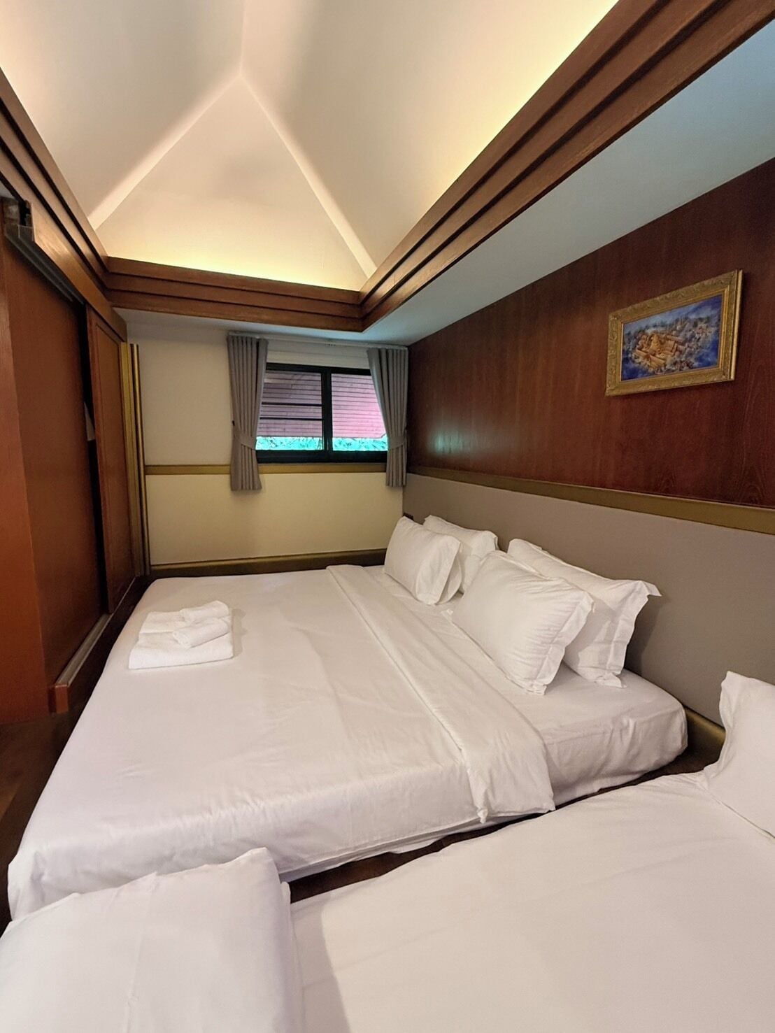 华丽客房 | 迷你吧、办公桌、折叠床/加床（额外收费）、WiFi