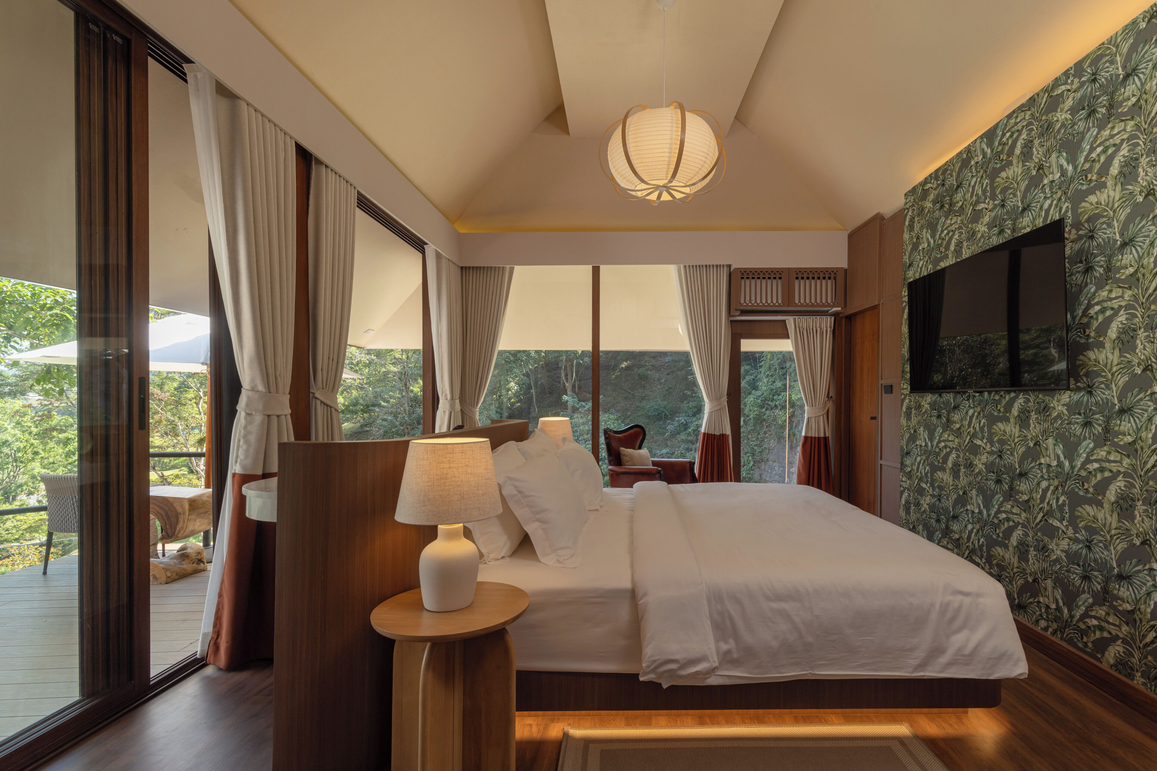 Deluxe Waterfall View | Minibar, desk, WiFi, bed sheets