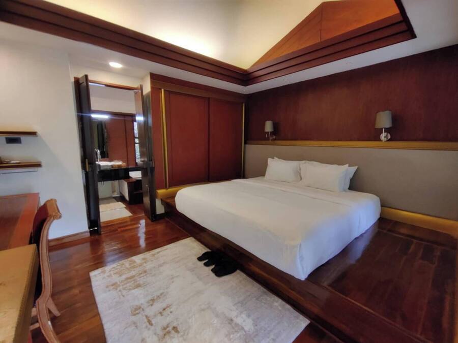 Deluxe Waterfall View | Minibar, desk, rollaway beds, WiFi