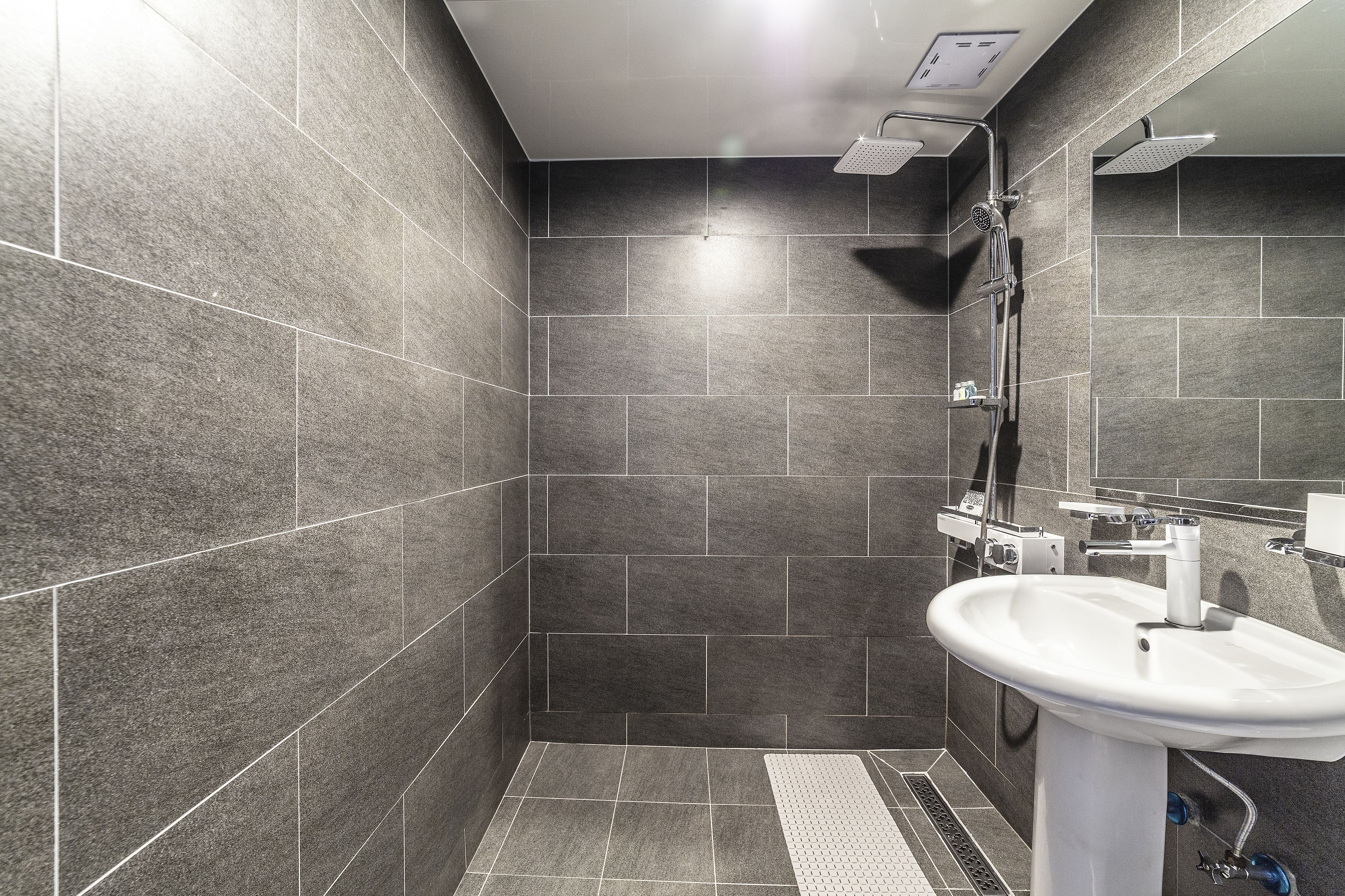 twin room | bathroom | free toiletries, hair dryer, bathrobes, slippers