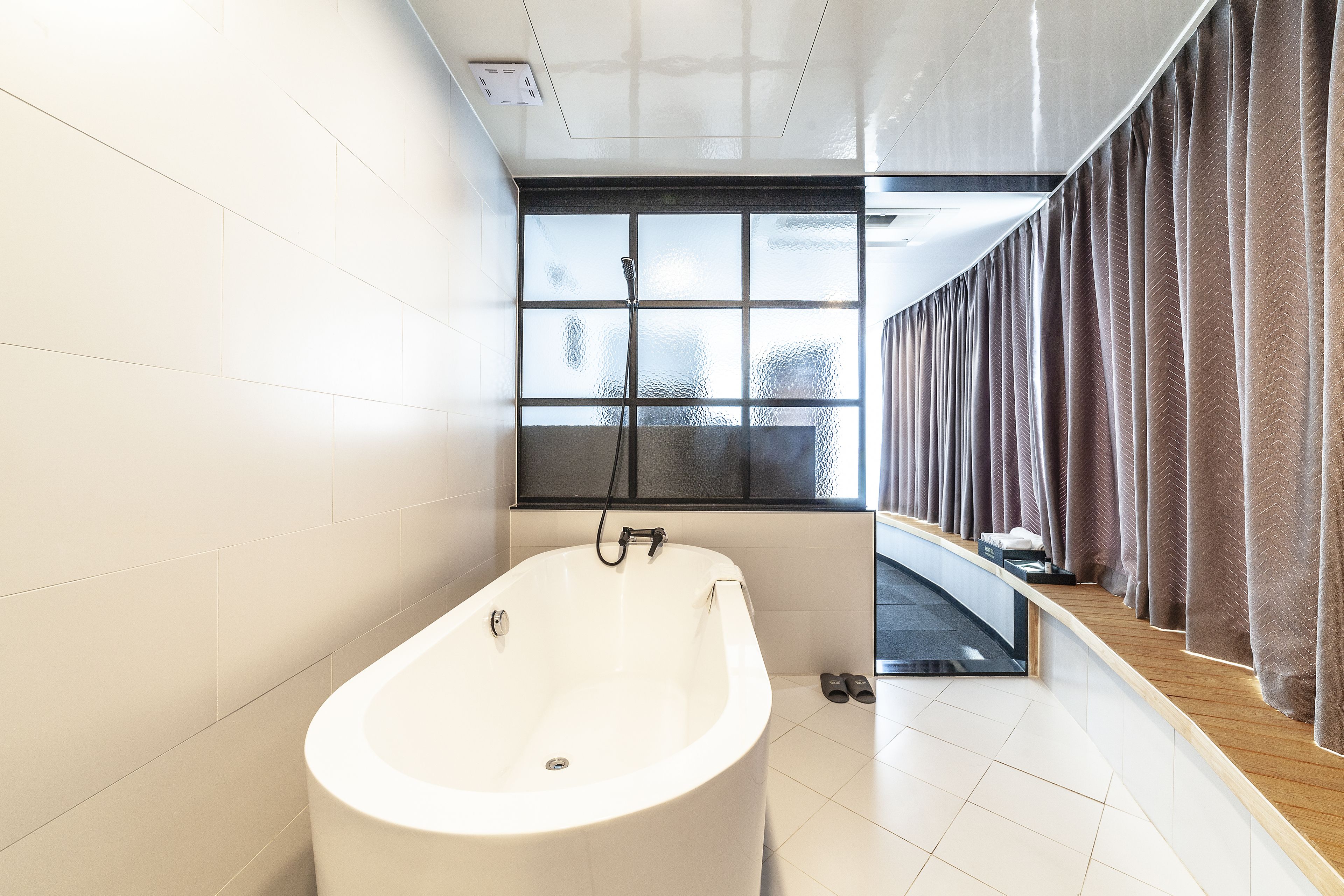 deluxe double room, 1 bedroom, city view | bathroom | free toiletries, hair dryer, bathrobes, slippers