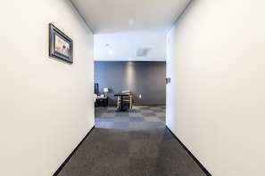 Habitación doble | Caja fuerte, cortinas opacas, sistema de insonorización