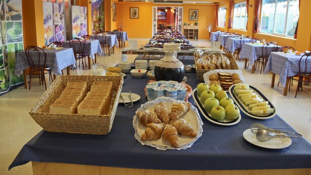 Free daily buffet breakfast  - Apart-Bermudas (Benidorm)