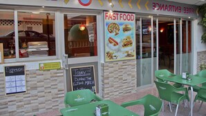 Outdoor dining - Apart-Bermudas (Benidorm)