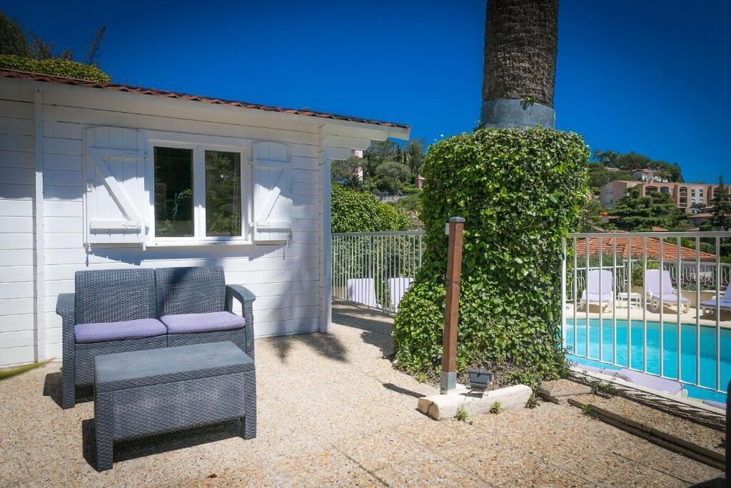 ファミリー 4 人部屋 テラス プールサイド | 高級寝具、客室ごとに異なる装飾、防音設備、アイロン / アイロン台