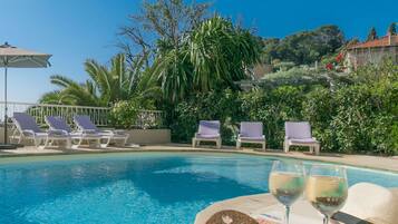 Familjerum för fyra - terrass - vid poolen | Utsikt från rummet