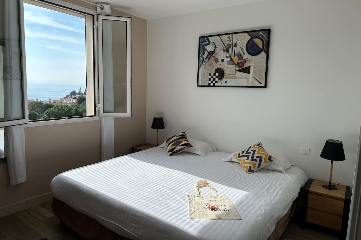 Double Room, Sea View | Premium bedding, soundproofing, iron/ironing board (on request)