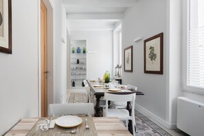 Petit déjeuner buffet (10 EUR par personne)