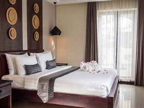 Deluxe-Doppelzimmer, 1 King-Bett, Balkon | Minibar, Zimmersafe, Schreibtisch, Verdunkelungsvorhänge