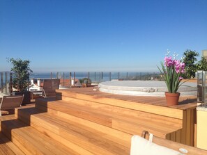 Outdoor spa tub - Apartamentos Aqualecer (Sanxenxo)